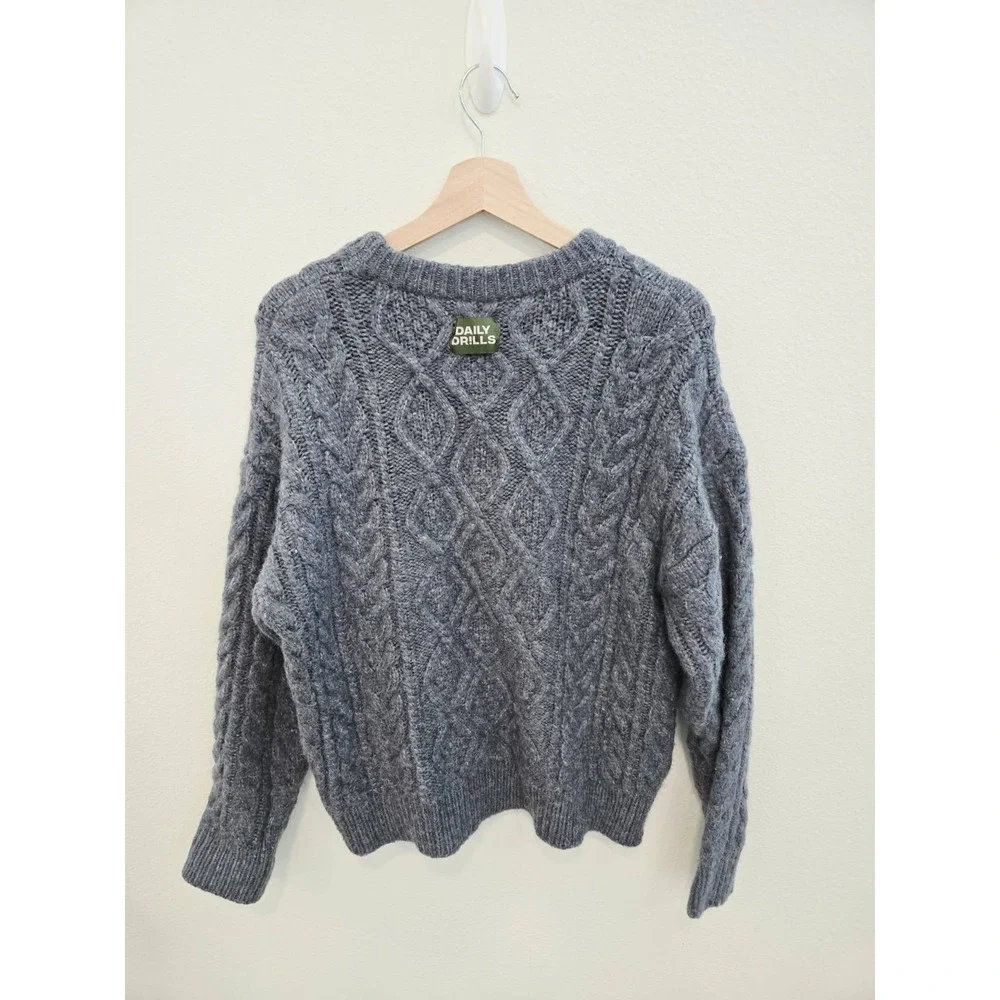 Daily Drills Gray Cable Knit‎ Sweater Granola Girl Size Small